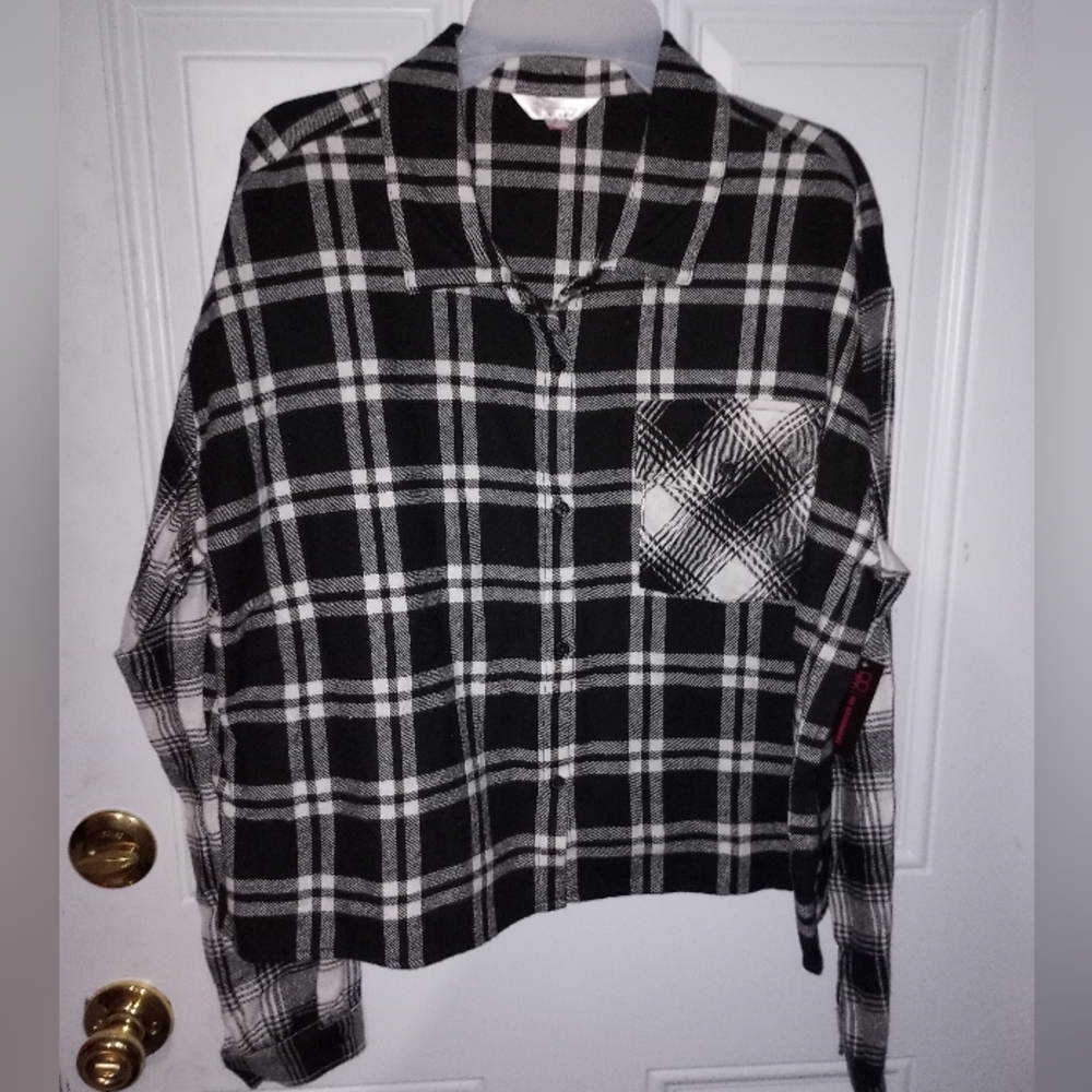 NoBo Size XXL (19) Black and White Checkered Shirt with front pocket.